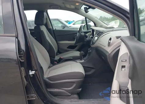 2016 Chevrolet Trax 1Ls z USA, uszkodzony, nr VIN KL7CJKSB2GB732789